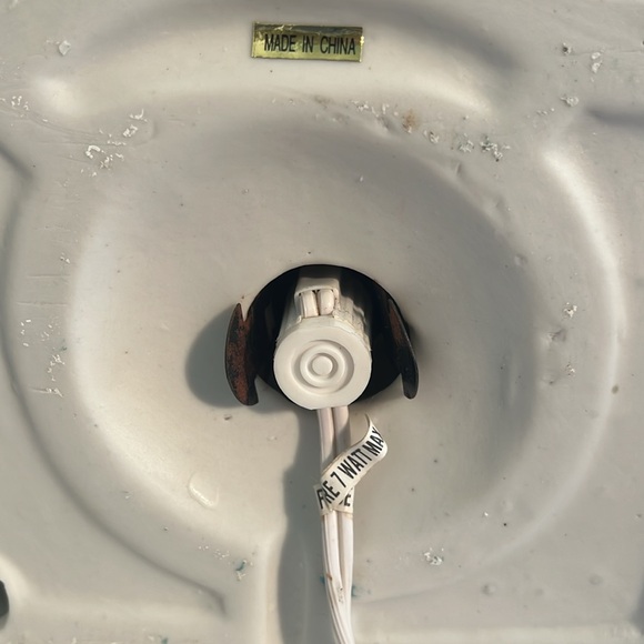 Vintage porcelain lighted house - Picture 7 of 13